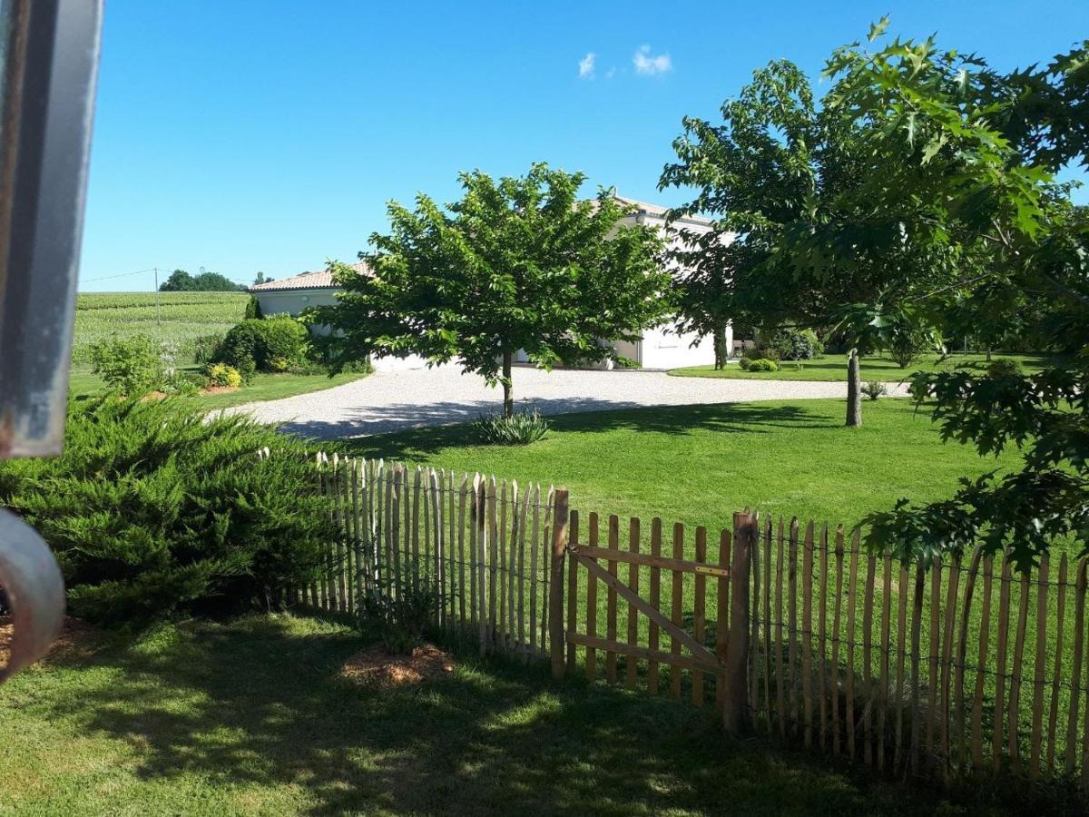 Villa La Roulotte De Glorit Bourg-sur-Gironde Exterior foto